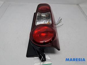 Gebruikte Achterlicht rechts Peugeot Partner (GC/GF/GG/GJ/GK) 1.6 HDI 90 Prijs € 42,35 Inclusief btw aangeboden door Maresia Parts