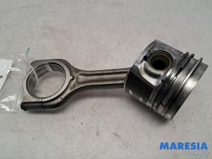 Gebruikte Drijfstang Citroen C4 Cactus (0B/0P) 1.6 Blue Hdi 100 Prijs € 50,00 Margeregeling aangeboden door Maresia Parts