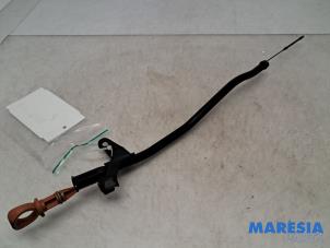 Gebruikte Peilstok Olie Citroen C4 Cactus (0B/0P) 1.6 Blue Hdi 100 Prijs € 25,00 Margeregeling aangeboden door Maresia Parts