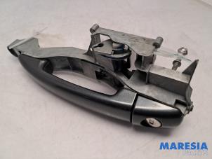 Gebruikte Portiergreep 2Deurs links Peugeot Partner (GC/GF/GG/GJ/GK) 1.6 BlueHDi 100 Prijs € 21,18 Inclusief btw aangeboden door Maresia Parts