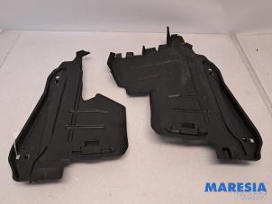 Gebruikte Luchtgeleider Opel Crossland (X) 1.2 12V Prijs € 22,50 Margeregeling aangeboden door Maresia Parts