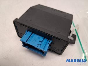 Gebruikte Computer Verlichting Peugeot 308 SW (L4/L9/LC/LJ/LR) 1.2 12V e-THP PureTech 130 Prijs € 50,00 Margeregeling aangeboden door Maresia Parts