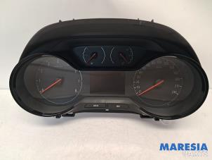 Gebruikte Instrumentenpaneel Opel Crossland (X) 1.2 12V Prijs € 197,50 Margeregeling aangeboden door Maresia Parts