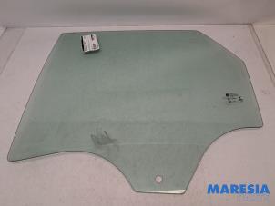 Gebruikte Deurruit 4Deurs links-achter Opel Crossland (X) 1.2 12V Prijs € 60,00 Margeregeling aangeboden door Maresia Parts
