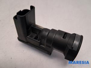 Gebruikte Remassistent sensor Peugeot 308 SW (L4/L9/LC/LJ/LR) 1.2 12V e-THP PureTech 130 Prijs € 15,00 Margeregeling aangeboden door Maresia Parts