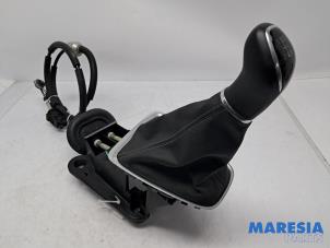 Gebruikte Versnellingspook Opel Crossland (X) 1.2 12V Prijs € 74,99 Margeregeling aangeboden door Maresia Parts