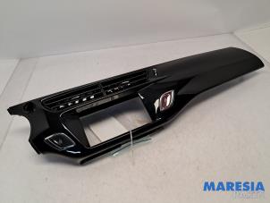 Gebruikte Dashboard deel Citroen C3 (SC) 1.2 VTi 82 12V Prijs € 79,99 Margeregeling aangeboden door Maresia Parts