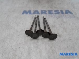 Gebruikte Inlaatklep Peugeot 207/207+ (WA/WC/WM) 1.6 16V GT THP Prijs € 25,00 Margeregeling aangeboden door Maresia Parts