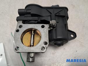 Gebruikte Gasklephuis Opel Corsa F (UB/UH/UP) 1.2 12V 75 Prijs € 66,55 Inclusief btw aangeboden door Maresia Parts