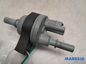 Gebruikte Vacuum ventiel Opel Corsa F (UB/UH/UP) 1.2 12V 75 Prijs € 24,14 Inclusief btw aangeboden door Maresia Parts