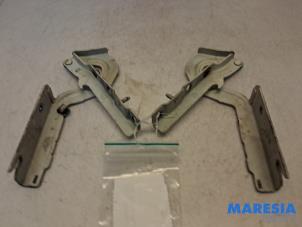 Gebruikte Motorkap Scharnier Peugeot Expert (G9) 1.6 HDi 90 Prijs € 36,30 Inclusief btw aangeboden door Maresia Parts