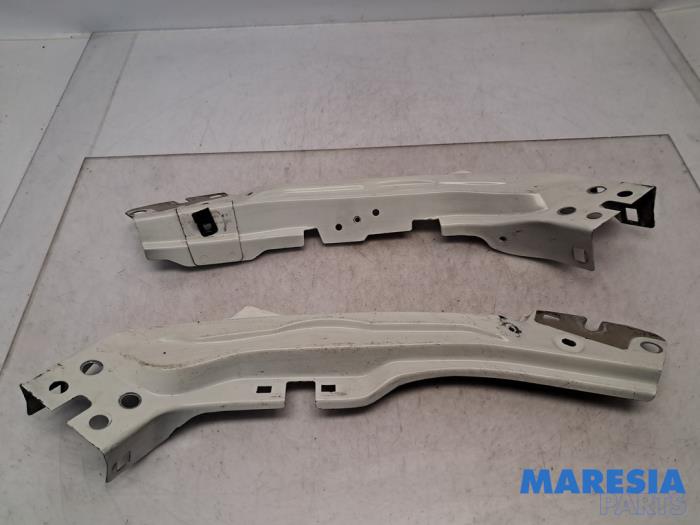 Gebruikte Voorfront Peugeot Expert (G9) 1.6 HDi 90 Prijs € 60,50 Inclusief btw aangeboden door Maresia Parts