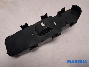 Gebruikte Schakelaar Elektrisch Raam Peugeot Expert (G9) 1.6 HDi 90 Prijs € 48,40 Inclusief btw aangeboden door Maresia Parts
