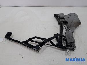 Gebruikte Scharnier cabriodak Renault Megane III CC (EZ) 1.4 16V TCe 130 Prijs € 199,00 Margeregeling aangeboden door Maresia Parts