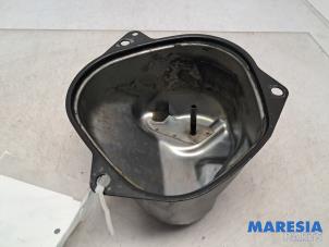 Gebruikte Versnellingsbakdeksel Renault Clio IV Estate/Grandtour (7R) 1.5 Energy dCi 90 FAP Prijs € 25,00 Margeregeling aangeboden door Maresia Parts