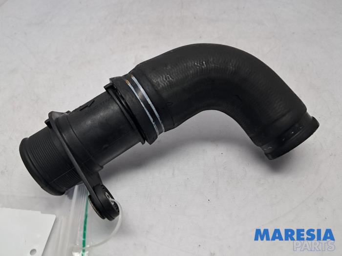 Gebruikte Intercooler Slang Alfa Romeo Giulietta (940) 1.4 TB 16V MultiAir Prijs € 29,99 Margeregeling aangeboden door Maresia Parts