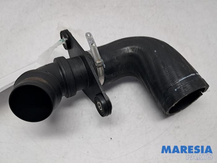 Gebruikte Intercooler Slang Alfa Romeo Giulietta (940) 1.4 TB 16V MultiAir Prijs € 29,99 Margeregeling aangeboden door Maresia Parts