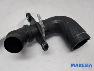 Gebruikte Intercooler Slang Alfa Romeo Giulietta (940) 1.4 TB 16V MultiAir Prijs € 29,99 Margeregeling aangeboden door Maresia Parts