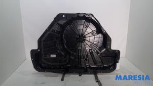 Gebruikte Reservewielbak Renault Megane III CC (EZ) 1.4 16V TCe 130 Prijs € 120,00 Margeregeling aangeboden door Maresia Parts