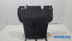 Gebruikte Motor Beschermplaat Renault Clio IV (5R) 0.9 Energy TCE 90 12V Prijs € 49,99 Margeregeling aangeboden door Maresia Parts