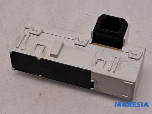 Gebruikte Display Interieur Renault Megane III CC (EZ) 1.4 16V TCe 130 Prijs € 35,00 Margeregeling aangeboden door Maresia Parts