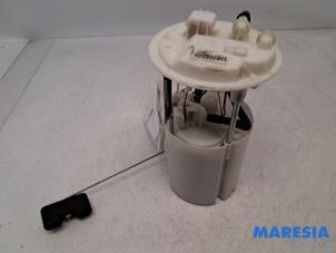 Gebruikte Tank element Pomp Renault Megane III CC (EZ) 1.4 16V TCe 130 Prijs € 75,00 Margeregeling aangeboden door Maresia Parts