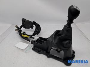 Gebruikte Versnellingspook Renault Megane III CC (EZ) 1.4 16V TCe 130 Prijs € 59,99 Margeregeling aangeboden door Maresia Parts