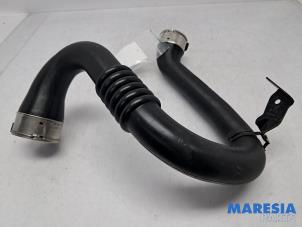 Gebruikte Intercooler Buis Renault Megane III CC (EZ) 1.4 16V TCe 130 Prijs € 30,00 Margeregeling aangeboden door Maresia Parts