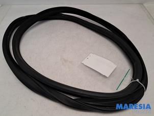 Gebruikte Portierrubber 4Deurs rechts-achter Alfa Romeo Giulia (952) 2.0 T 16V Veloce Prijs € 40,00 Margeregeling aangeboden door Maresia Parts