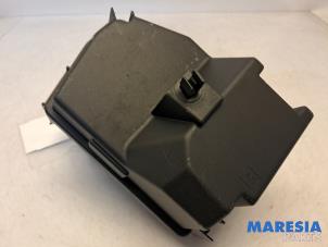 Gebruikte Zekeringkast Renault Twingo II (CN) 1.2 16V Prijs € 19,99 Margeregeling aangeboden door Maresia Parts