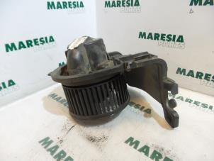 Gebruikte Aanjager Renault Clio II (BB/CB) 1.4 16V Prijs € 20,00 Margeregeling aangeboden door Maresia Parts