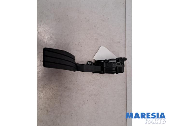 Gebruikte Gaspedaalpositie Sensor Renault Twingo II (CN) 1.2 16V Prijs € 45,00 Margeregeling aangeboden door Maresia Parts