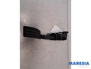 Gebruikte Sensor Gaspedaalpositie Renault Twingo II (CN) 1.2 16V Prijs € 45,00 Margeregeling aangeboden door Maresia Parts
