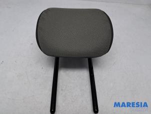 Gebruikte Hoofdsteun Renault Twingo II (CN) 1.2 16V Prijs € 45,00 Margeregeling aangeboden door Maresia Parts