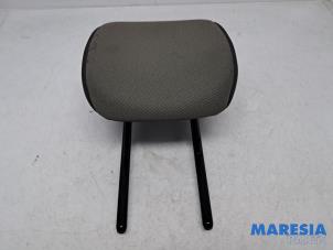 Gebruikte Hoofdsteun Renault Twingo II (CN) 1.2 16V Prijs € 45,00 Margeregeling aangeboden door Maresia Parts