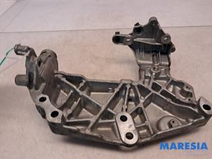 Gebruikte Motorsteun Fiat Talento 2.0 EcoJet BiTurbo 145 Prijs € 54,45 Inclusief btw aangeboden door Maresia Parts