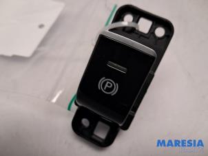 Gebruikte Handrem schakelaar Alfa Romeo Giulia (952) 2.0 T 16V Veloce Prijs € 50,00 Margeregeling aangeboden door Maresia Parts