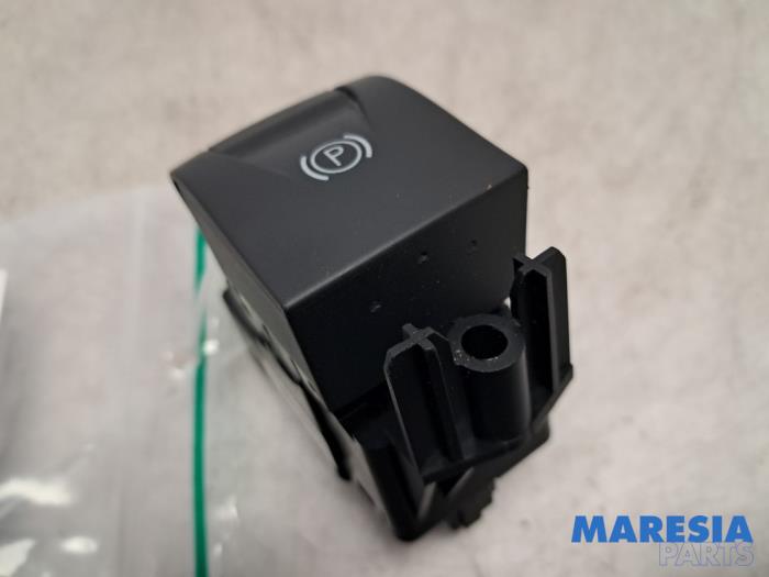 Gebruikte Handrem schakelaar Renault Grand Scénic III (JZ) 1.6 16V Prijs € 14,99 Margeregeling aangeboden door Maresia Parts