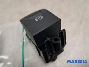 Gebruikte Handrem schakelaar Renault Grand Scénic III (JZ) 1.6 16V Prijs € 14,99 Margeregeling aangeboden door Maresia Parts