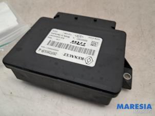 Gebruikte Handrem Computer Renault Grand Scénic III (JZ) 1.6 16V Prijs € 85,00 Margeregeling aangeboden door Maresia Parts