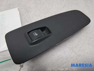 Gebruikte Ruit schakelaar elektrisch Fiat Ducato (250) 2.3 D 120 Multijet Prijs € 18,15 Inclusief btw aangeboden door Maresia Parts