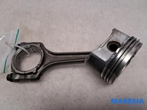 Gebruikte Drijfstang Fiat 500 (312) 1.4 16V Prijs € 39,99 Margeregeling aangeboden door Maresia Parts