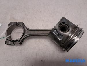 Gebruikte Drijfstang Fiat Grande Punto (199) 1.3 JTD Multijet 16V 85 Actual Prijs € 59,99 Margeregeling aangeboden door Maresia Parts