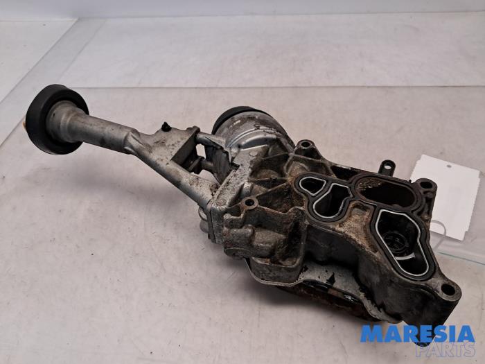 Gebruikte Oliefilterhouder Fiat Grande Punto (199) 1.3 JTD Multijet 16V 85 Actual Prijs € 50,00 Margeregeling aangeboden door Maresia Parts