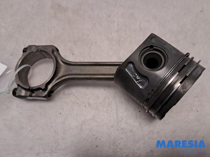 Gebruikte Drijfstang Fiat Doblo Cargo (263) 1.3 MJ 16V DPF Euro 5 Prijs € 72,59 Inclusief btw aangeboden door Maresia Parts