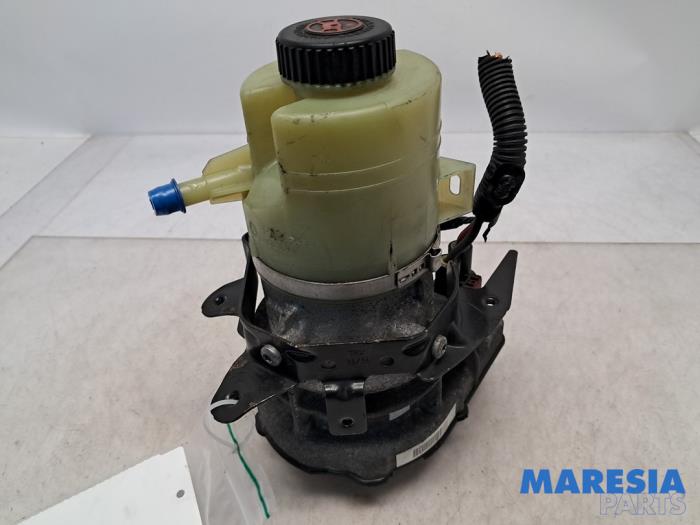 Gebruikte Servopomp Renault Trafic (1FL/2FL/3FL/4FL) 1.6 dCi 90 Prijs € 317,63 Inclusief btw aangeboden door Maresia Parts