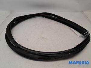 Gebruikte Deurrubber 4Deurs links-voor Alfa Romeo Giulietta (940) 1.4 TB 16V MultiAir Prijs € 20,00 Margeregeling aangeboden door Maresia Parts