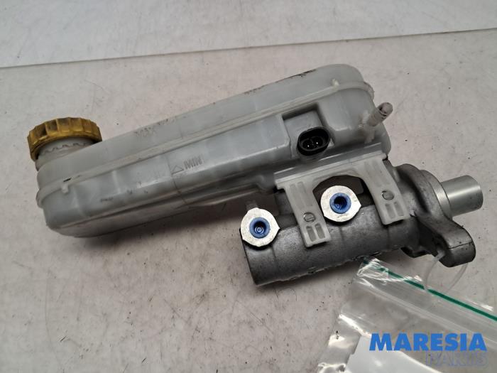 Gebruikte Hoofdremcilinder Fiat Ducato (250) 2.3 D 120 Multijet Prijs € 211,75 Inclusief btw aangeboden door Maresia Parts