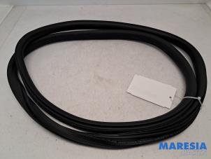 Gebruikte Deurrubber 4Deurs links-achter Citroen C3 (SX/SW) 1.2 Vti 12V PureTech Prijs € 25,00 Margeregeling aangeboden door Maresia Parts