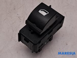 Gebruikte Ruit schakelaar elektrisch Citroen DS3 (SA) 1.6 16V VTS THP 155 Prijs € 15,00 Margeregeling aangeboden door Maresia Parts